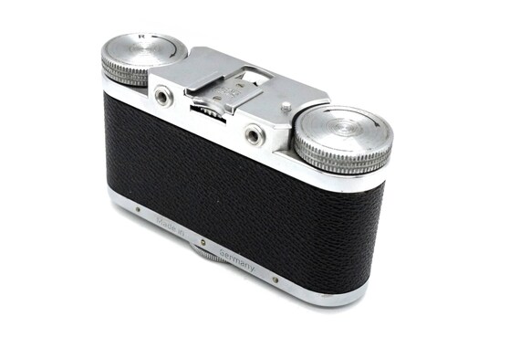 Braun Paxette 35 Mm Viewfinder Camera With 45mm F2.8 Lens