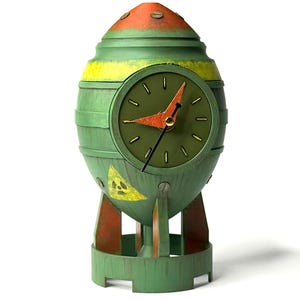 Mini Nuke Desk Clock – Fallout-inspired prop, hand-painted, hidden storage