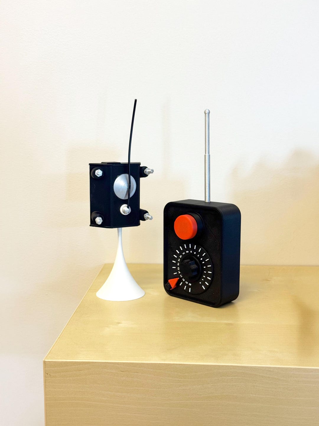 Fallout Rmind Control Device Post-apocalyptic Mind Control Device Prop – With Remote & Display Stand ...