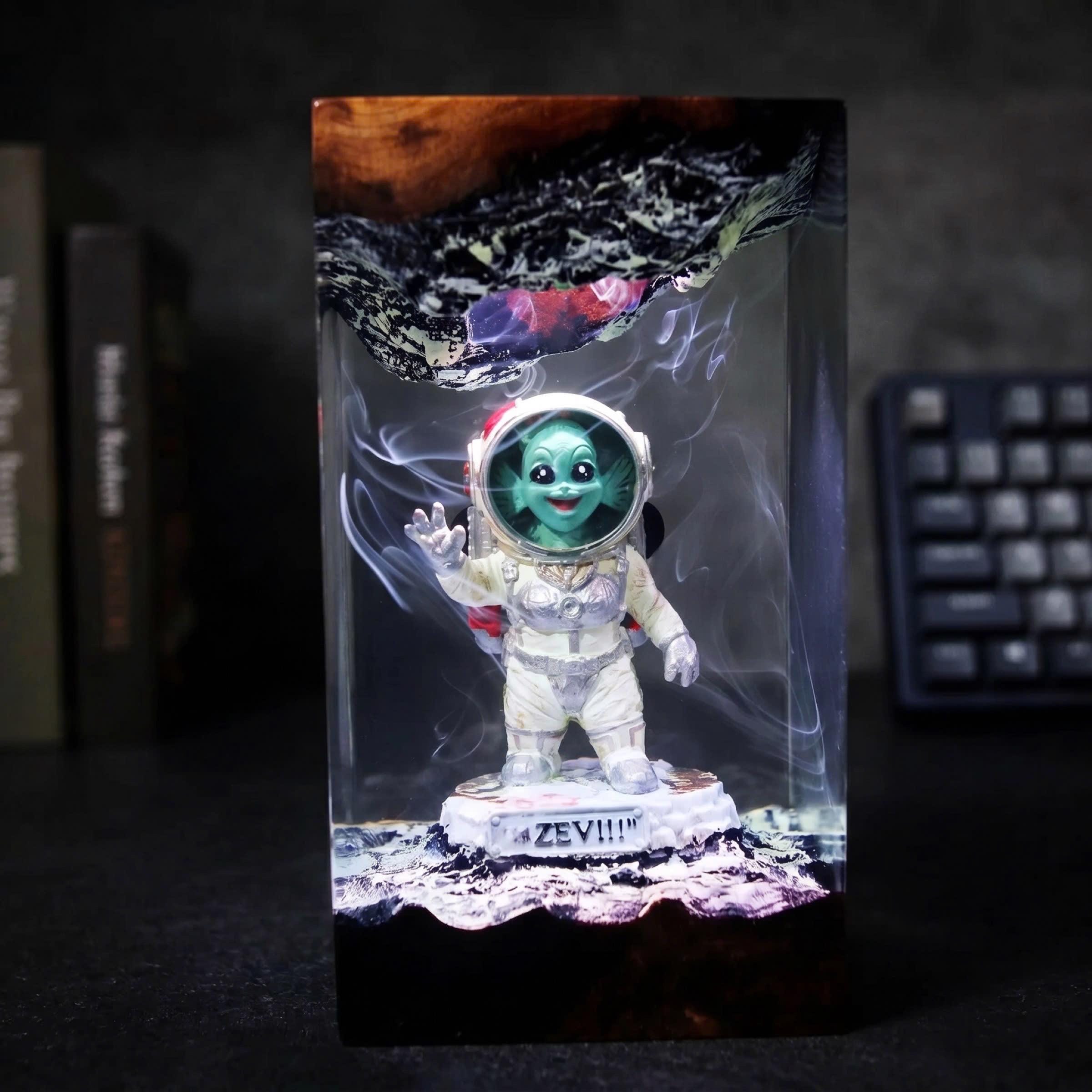 Zev Kua-tin Resin Night Light, Dungeon Crawler Carl Desk Lamp