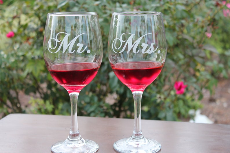 2 Wine Glasses With Mr. and Mrs. Personalized Wedding Wine Etsy