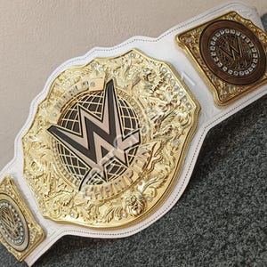 WWE Women&#39;s Heavyweight Title Replica Belt: 6mm Metal Plates, Adult Size