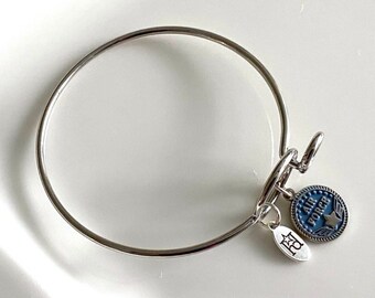 Pulsera con dijes de la Fuerza Aérea / Alambre de memoria / Brazalete / Esposa / Novia / Hija / Mamá