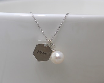 Collar de perlas: colgante de plata (inspirado en esposas de militares)