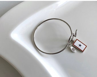 Pulsera con la bandera de la estrella azul: amuleto de familia militar, símbolo de despliegue