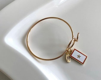 Pulsera con dije de estrella dorada: regalo conmemorativo para familiares militares