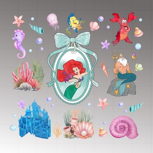 Puede incluir: Ilustraciones en acuarela de personajes y elementos de La Sirenita. Incluye a Ariel, Flounder, Sebastián, el Rey Tritón, un caballito de mar, un castillo, conchas marinas, coral y burbujas. La paleta de colores utiliza azules, rosas y verdes.