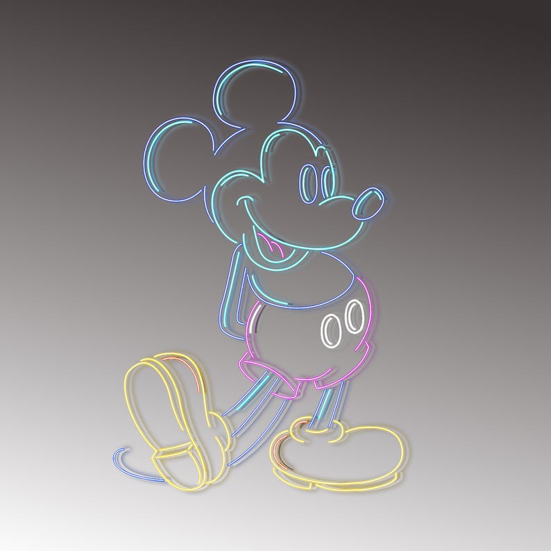 Op de afbeelding: Neon-stijl illustratie van Mickey Mouse in een loopstand. De omtrek van het personage is blauw, met gele en roze accenten op de schoenen, shorts en mond. De achtergrond is een grijze gradi&euml;nt.