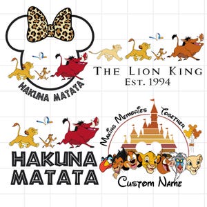 Puede incluir: Una colección de gráficos con temática de El Rey León. Incluye a Simba, Timón, Pumba y Zazú. El texto incluye "Hakuna Matata", "The Lion King Est. 1994", "Making Memories Together" y un espacio para un nombre personalizado. También se incluye un lazo de Minnie Mouse.