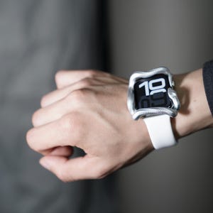 Silber Schlange Apple Watch Gehäuse: Handgefertigtes Design aus Harz