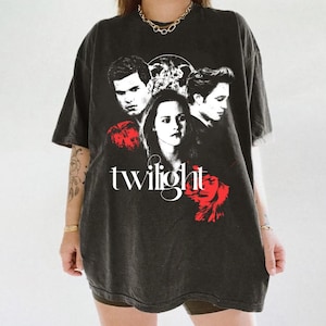 Comfort Colors® Retro Vintage Twilight Shirt,Twilight Fans Homage T-shirt,Gift For Book Lover Twilight Saga Comic Retro,Vampires Wolves