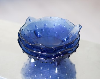 Juego de 3 cuencos vintage de vidrio con clavos azul cobalto / Platos coleccionables de vidrio soplado con base