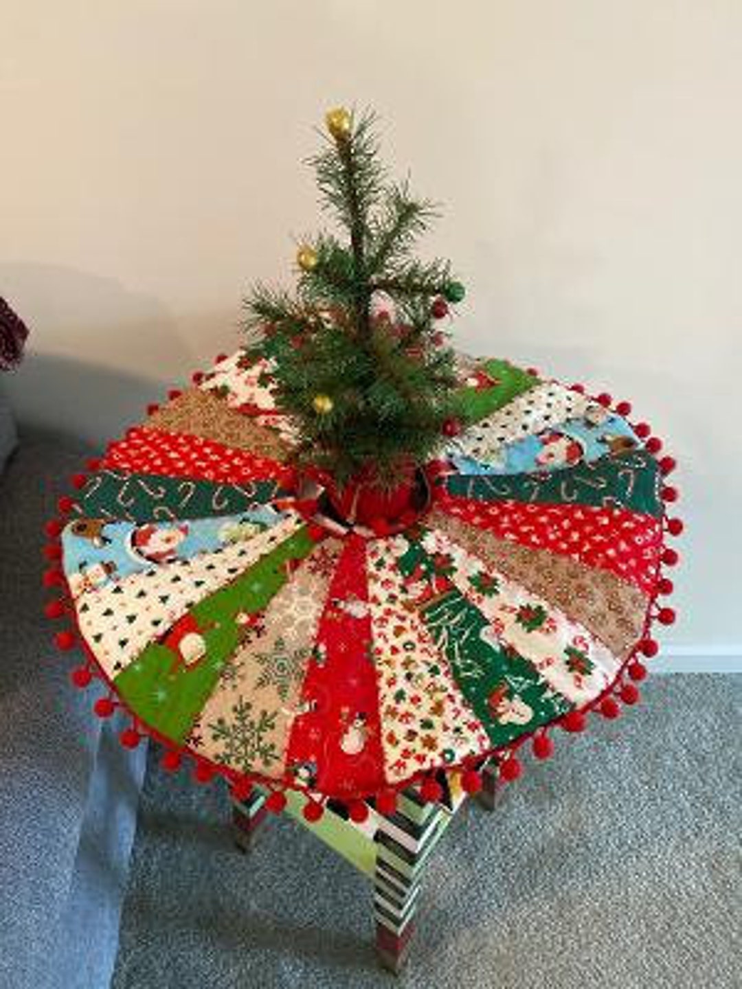 Childrens Christmas Tree Skirt Dresden Plate Patchwork 19 Embroidery