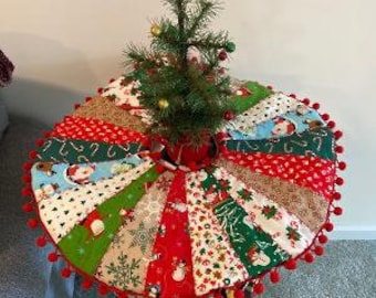 Childrens Christmas Tree Skirt Dresden Plate Patchwork 19" Embroidery NEW Table Top Tree Skirt Hostess Gift