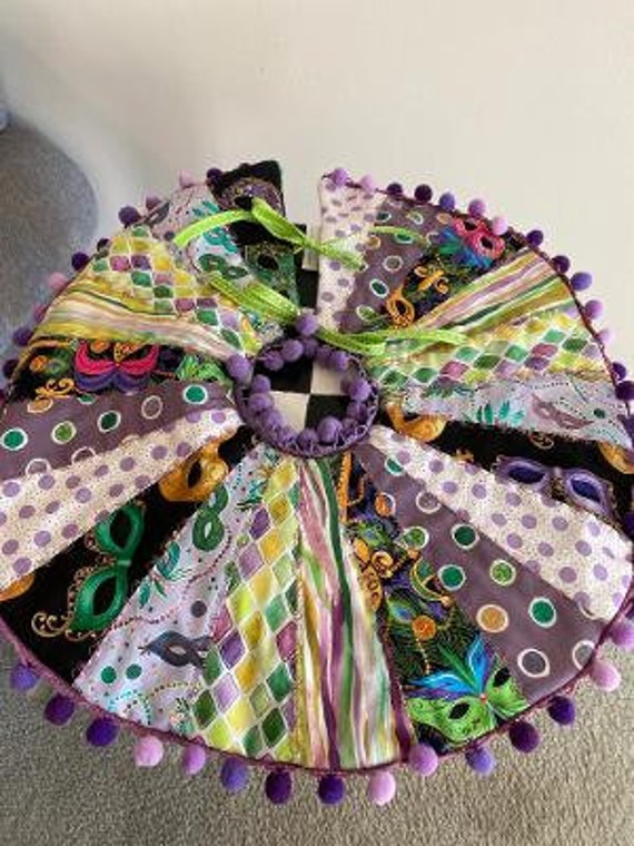 Mardi Gras Tree Skirt Table Top 20 Diameter Hostess Gift NEW