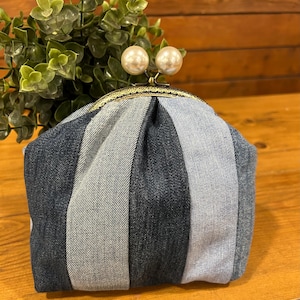 Bolso de mano tipo clutch de mezclilla patchwork, cierre de broche, cierre de perlas, bolso de muñeca estilo boho chic.