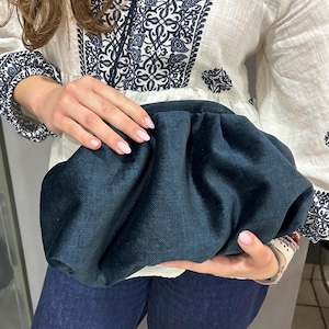 Elegante Leinen Clutch in Dunkel Teal, weicher Raffbeutel, handgefertigte Geldbörse für besondere Anlässe, schicke Stofftasche, Boho Chic Tasche, Geschenkidee für Sie