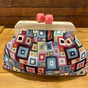 Handgemachte Stofftasche, Bunte Retro Geometrische Clutch Geldbörse mit Holzrahmen & Coral Kiss Lock, Gobelin Geldbörse mit Quadratischem Muster