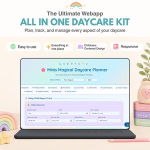 以下が含まれることがあります： Minis Magical Daycare Plannerウェブアプリを表示するノートパソコン。画面には、子供の名前、日付、年齢層、送迎時間を入力するデイリーレポートカードのインターフェースが表示されています。ヘッダーには計画用のナビゲーションが含まれています。