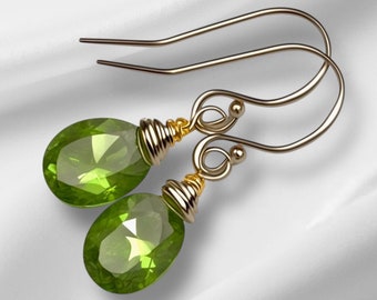 Pendientes de peridoto verde: colgantes rellenos de oro de 14 quilates, piedra natal de agosto