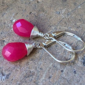 Boucles d&#39;oreilles en argent sterling jade rose fuchsia : pendentifs pierres précieuses magenta