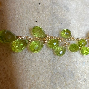 14k gouden natuurlijke groene Peridot Cascade oorbellen, lange kettingen, augustus geboortesteen sieraden, delicate bungelt, Leo verjaardag afbeelding 7