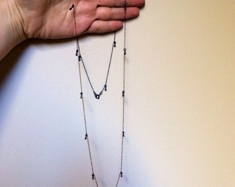 Collana lunga in argento sterling ossidato: delicate piccole gocce, 36 pollici