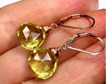 Petite Lemon Quartz 14k gouden oorbellen.  Gele bengelt.  Bruidssieraden.  Bruidsmeisjes Lichtgele Edelsteen sieraden.