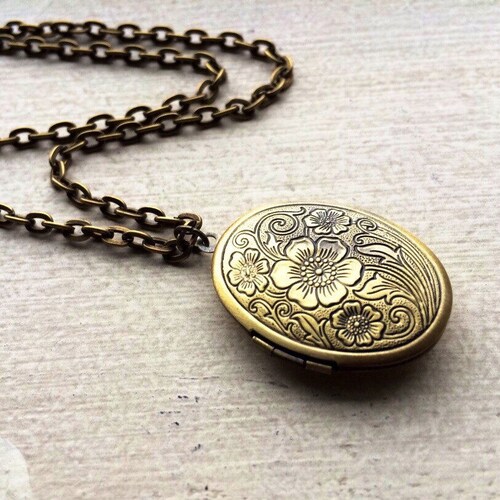 Collier médaillon floral vintage : pendentif photo trésor ovale