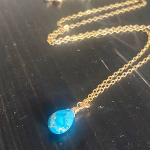 Kleiner Blauer Türkis Anhänger Gold fill Kette Halskette, Dezember Geburtsstein, moderner minimalistischer Schmuck, Hochzeit Bild 2