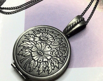 Vintage locket. Gray Locket. Floral Carved Locket. Round locket. Locket necklace. Locket pendant. Sale Lockets. Valentine gift. Gift for Her