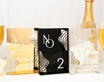 Números de mesa para casamento em acrílico dourado espelhado, com letras em 3D.