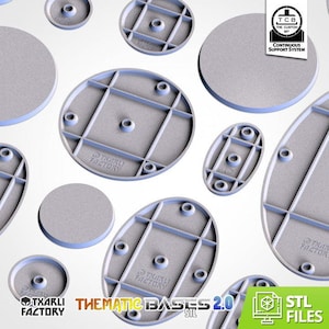 Peut inclure: Diverses bases en plastique gris de formes variées, cercles et ovales, avec un motif quadrillé et des trous de montage. Les bases sont marquées "TXARLI FACTORY" et "THEMATIC BASES 2.0 STL FILES". Un logo indique "TCB THE CUSTOM BIT CONTINUOUS SUPPORT SYSTEM".