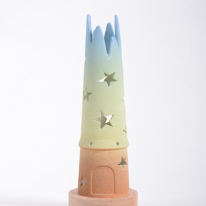 Ceramiczna lampa latarnia morska | Ręcznie robiona matowa lampa wieżowa z ceramiki | Lampa typu statement ambient | Rzeźbiarski wystrój domu w stylu nadmorskim