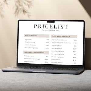 Może przedstawiać: Laptop wyświetlający cennik zabieg&oacute;w kosmetycznych. Lista zawiera zabiegi pielęgnacyjne ciała, twarzy i sk&oacute;ry, a także iniekcje i ulepszenia. Ceny podane są w euro.