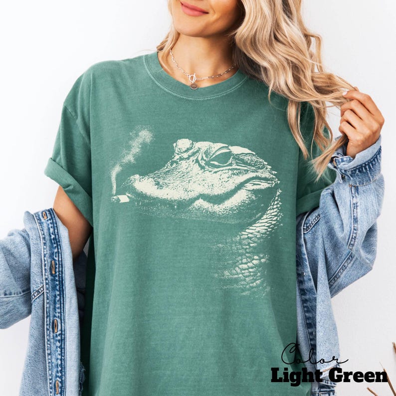 Smoking Alligator Shirt, Comfort Colors Retro Gator Tee, Crocodile Shirt,Reptile Shirt,Vintage 90s Shirt,Cool Dad Gift,Funny Alligator Shirt Light Green