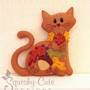 Modello di animale di peluche con gatto - Cartamodello e tutorial per cucire peluche in feltro - Ghianda il gatto del Ringraziamento - Modello di ricamo del Ringraziamento PDF