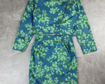 Conjunto vintage de chaqueta y falda con estampado floral Rive Gauche de Yves Saint Laurent, color azul verdoso, talla 38.