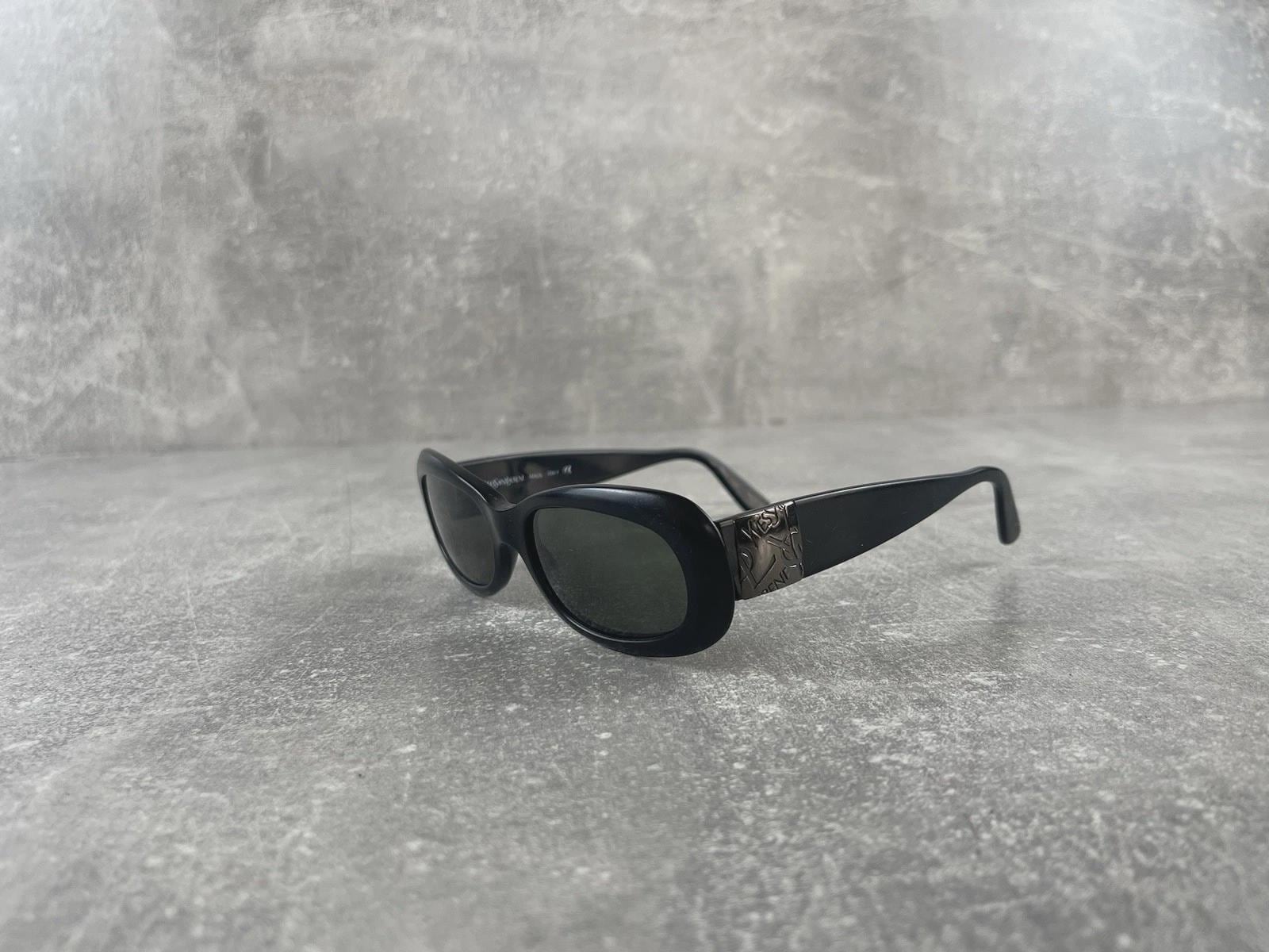 イヴ・サンローラン YSL ロゴ オーバル ブラック イタリア製