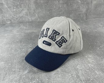 Cappellino da baseball Nike Vintage in misto lana grigio e blu navy, regolabile, taglia unica