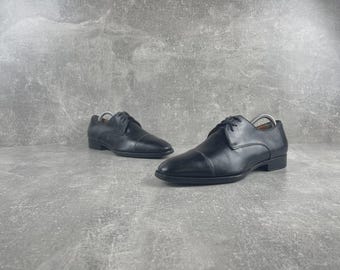 Chaussures Oxford en cuir noir Santoni, modèle F6, luxueuses et avant-gardistes, fabriquées en Italie.