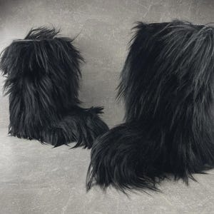 Artisan Avant-Garde Vintage 00s Black Long Hair Fur Boots Black EU 41–42
