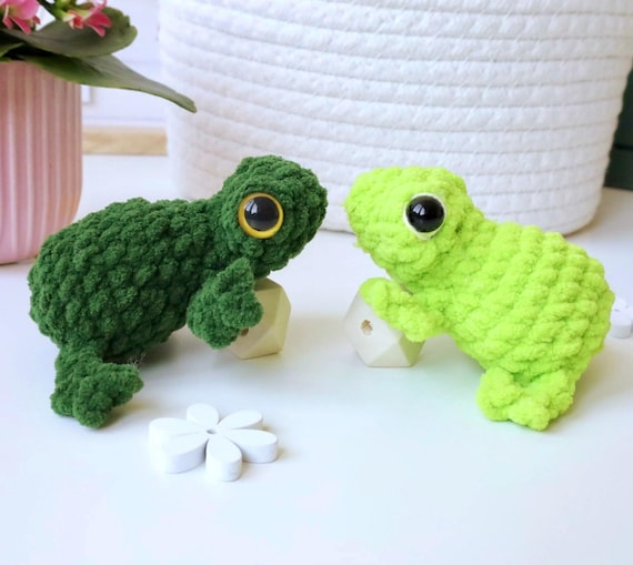 No Sew Plush Frog Amigurumi Crochet Pattern: Kawaii Frog Toy (PDF ENG + Video)
