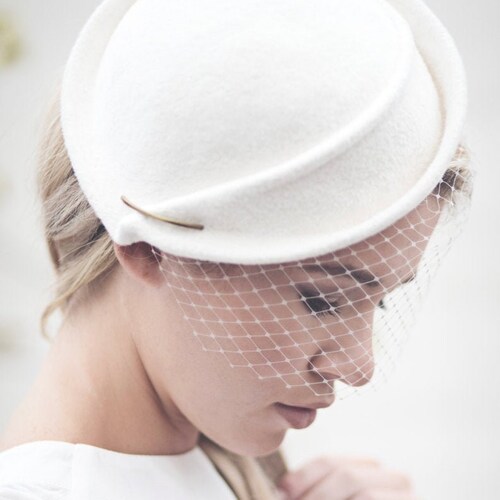 Fascinator Cocktail Hat With Feathers 
