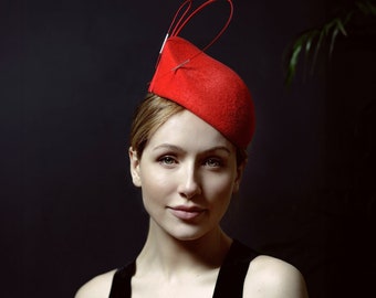 Red Fascinator Hat, Calotte Hat with Silver Top Quill, Felt Fascinate with Feathers, Percher Hat - Lilja