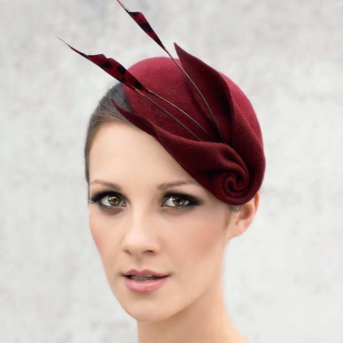 Fascinator Cocktail Hat With Feathers 