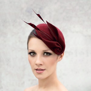 Fascinator Hat with Feathers, Felt Headpiece, Womens Hat, Modern Mother of the Bride Louisa image 2