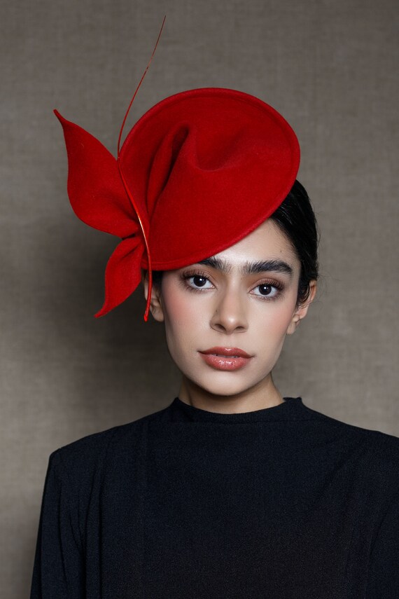 Fascinator Cocktail Hat With Sculpted 