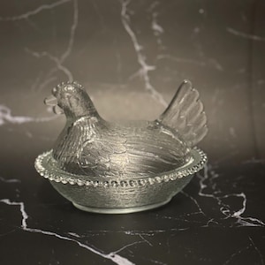 Vintage Indiana Glass glass hen on nest