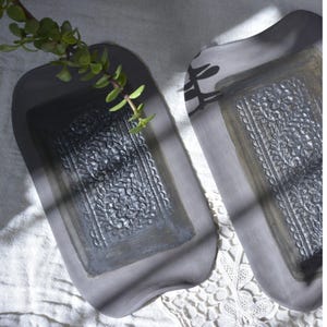 ceramic snack serving plate,ceramic plate, patterned plate , snack plate,high quality ceramic plate,patterned black plate,wine serving plate